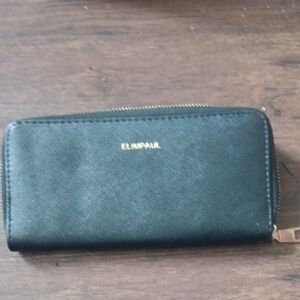 Elegant Black Wallet with Gold Accents